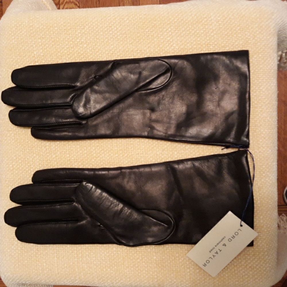 🔥 Lord & Taylor black leather gloves 🔥 - Picture 5 of 10